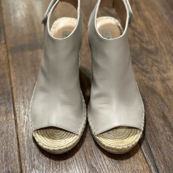 Cutest peep toe Matt and Nat espadrilles 🤍💕 - Picture 3 of 5